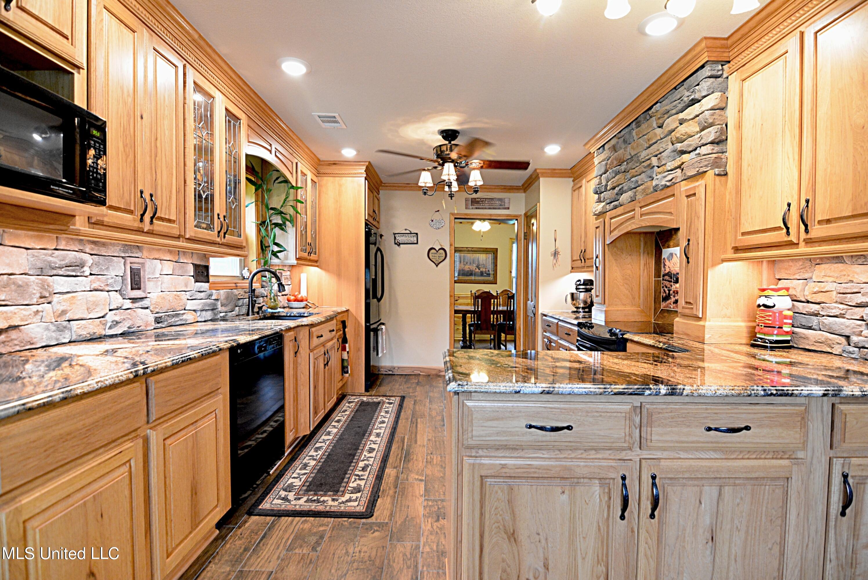 1374 Gaines Road Hernando, MS 38632 - Photo 17 of 43 Kitchen