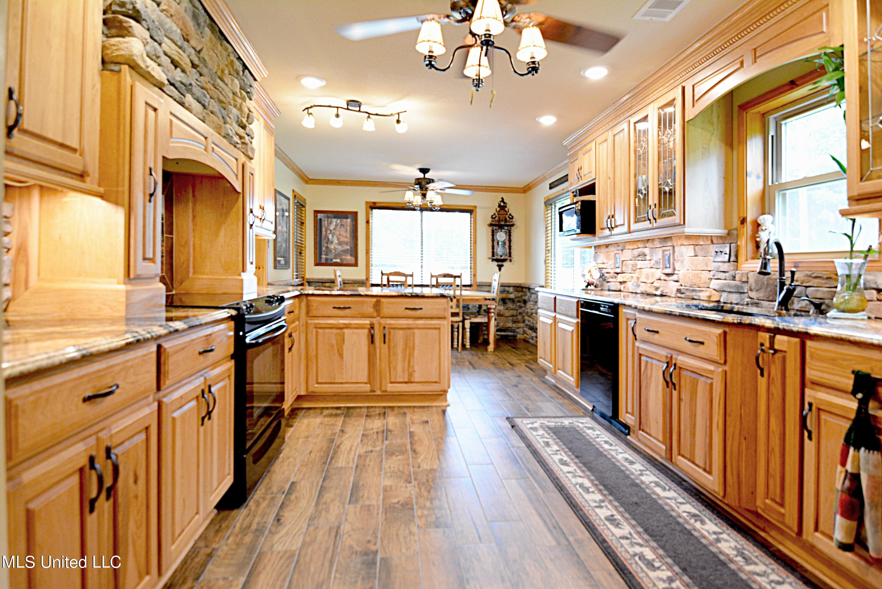 1374 Gaines Road Hernando, MS 38632 - Photo 18 of 43 Kitchen from Dining
