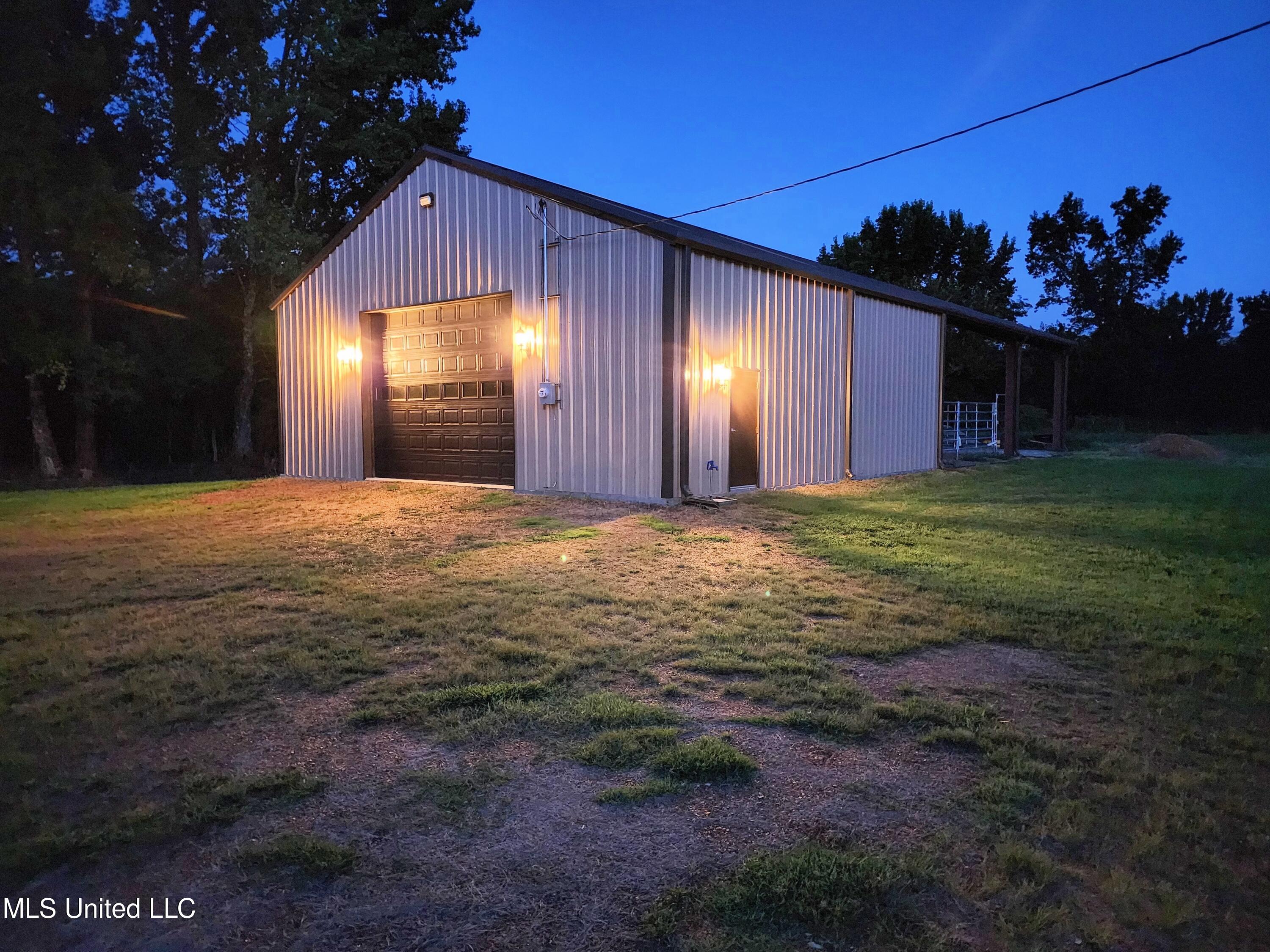 1374 Gaines Road Hernando, MS 38632 - Photo 35 of 43 Barn at Night