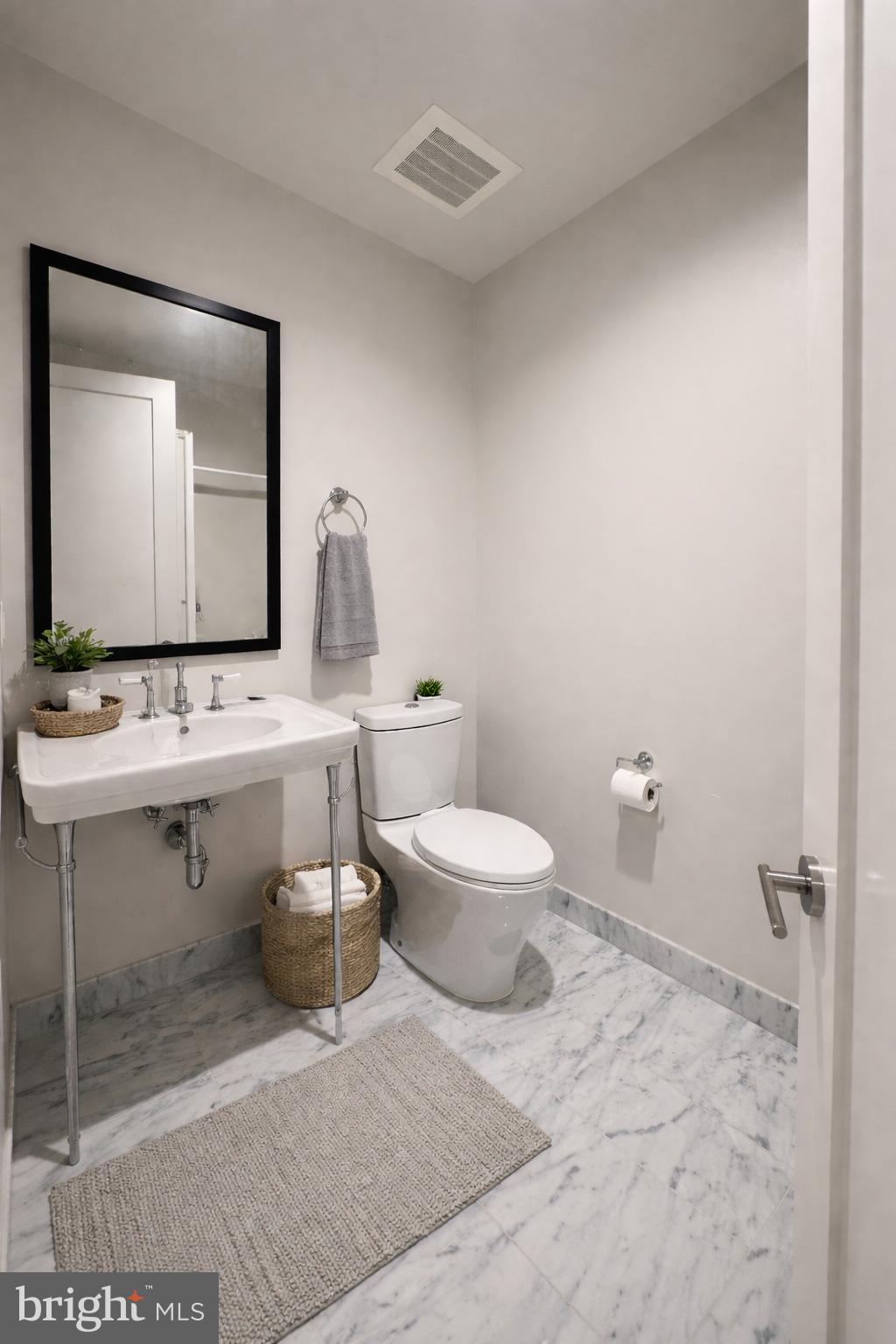 8121 River Road, Unit 424 Bethesda, MD 20817 - Photo 5 of 48