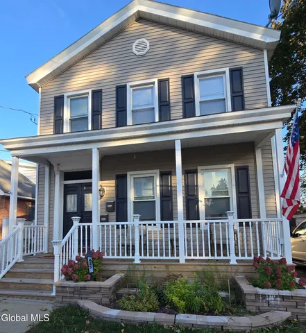 $1,800 | 425 6th Avenue, Watervliet, NY 12189