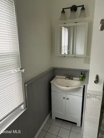 $1,800 | 425 6th Avenue, Watervliet, NY 12189