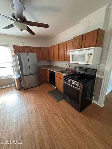 $1,800 | 425 6th Avenue, Watervliet, NY 12189