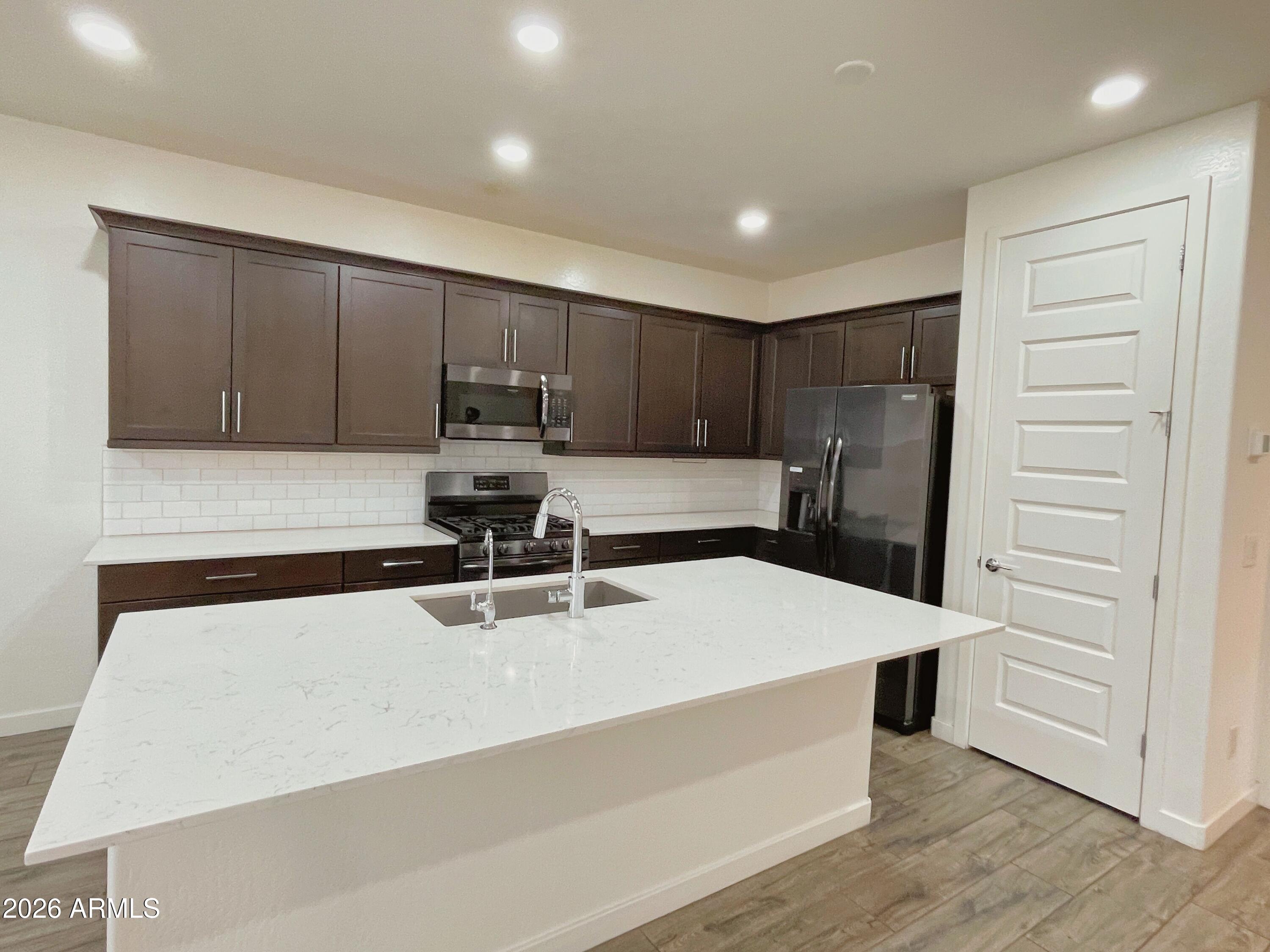 17155 North 9th Place Phoenix, AZ 85022 - Photo 9 of 41