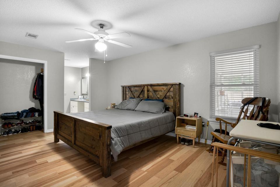 318 Pelham Road Fort Walton Beach, FL 32547 - Photo 12 of 21 20250529195207162494000000-o