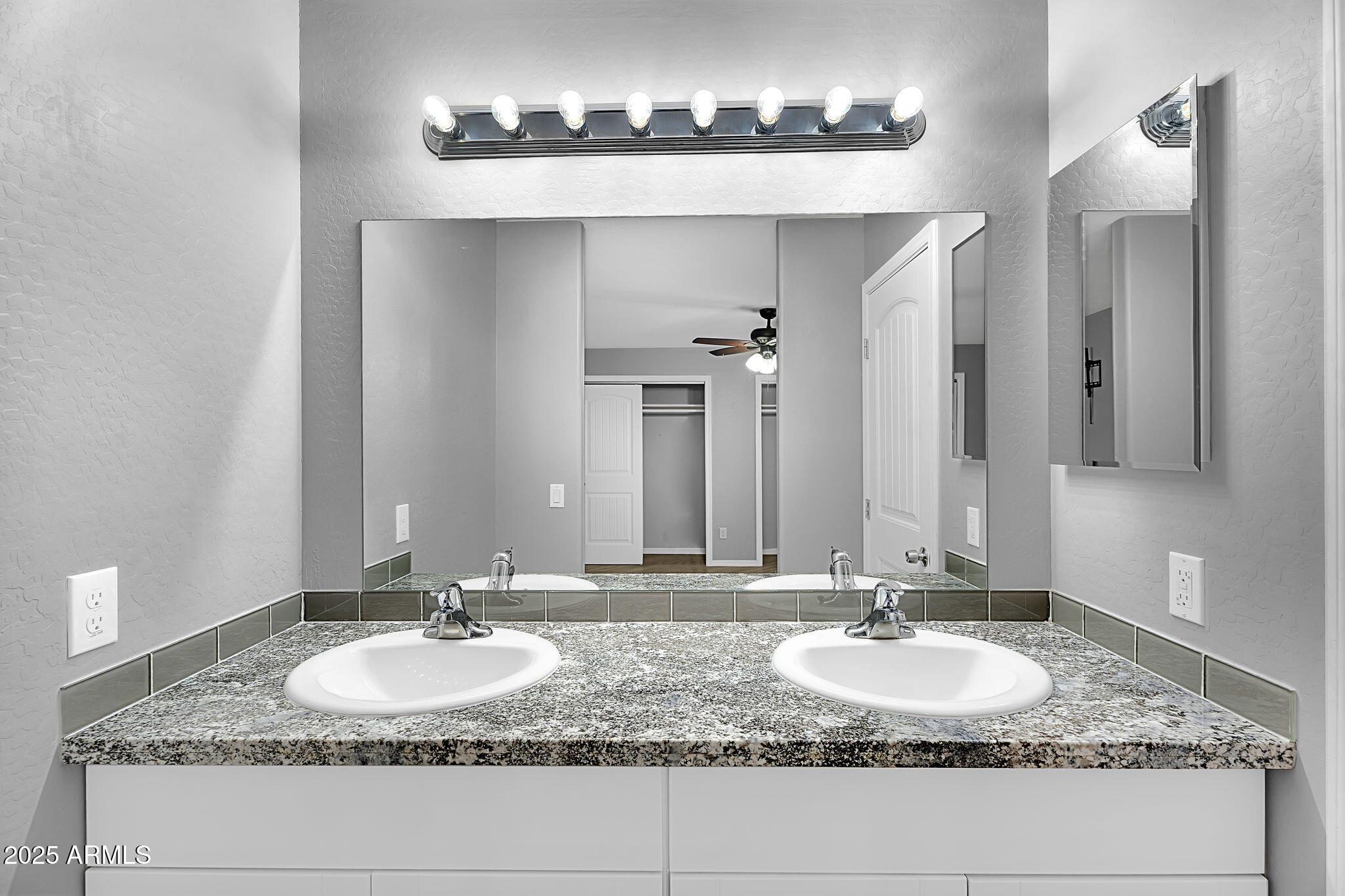 24272 East King Road Florence, AZ 85132 - Photo 8 of 20 Dual Vanity!