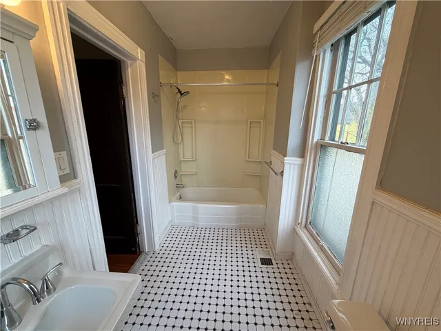 $1,350 | 180 Richmond Avenue, Unit 2, Buffalo, NY 14222