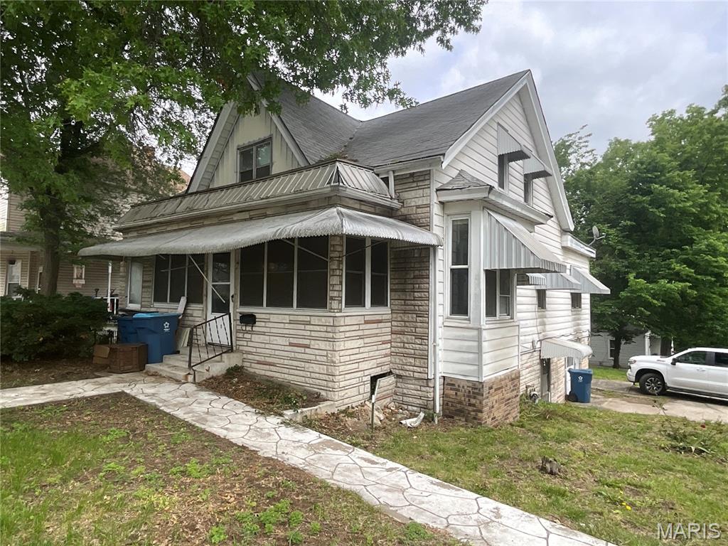 901 Washington Avenue Alton, IL 62002 - Photo 1 of 38