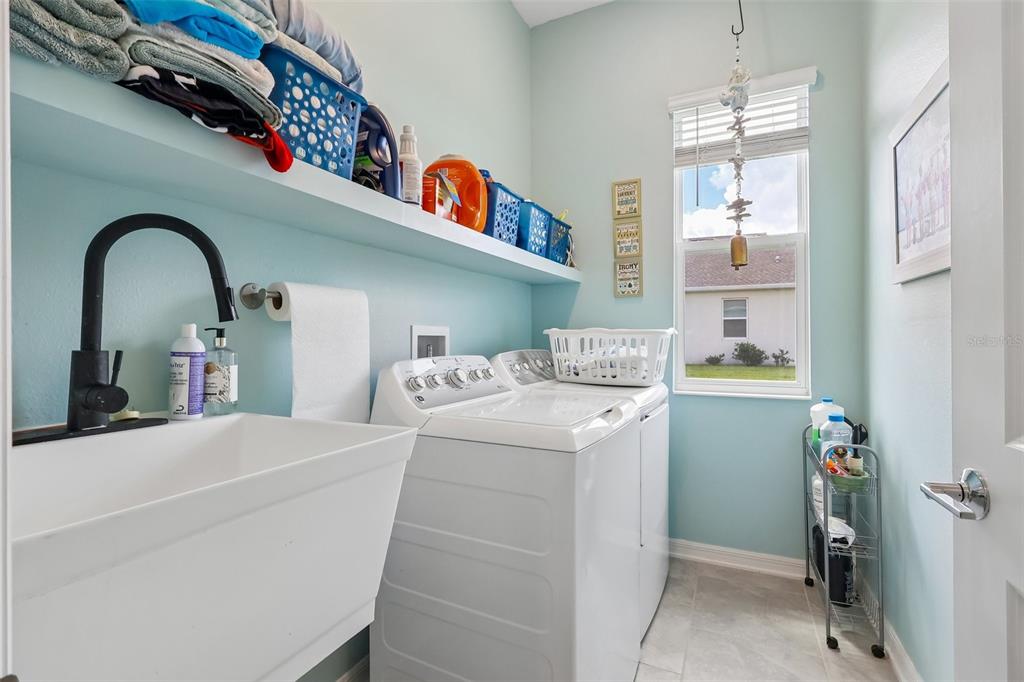 6049 Claystone Way Mount Dora, FL 32757 - Photo 20 of 55 a utility room with dryer and washer