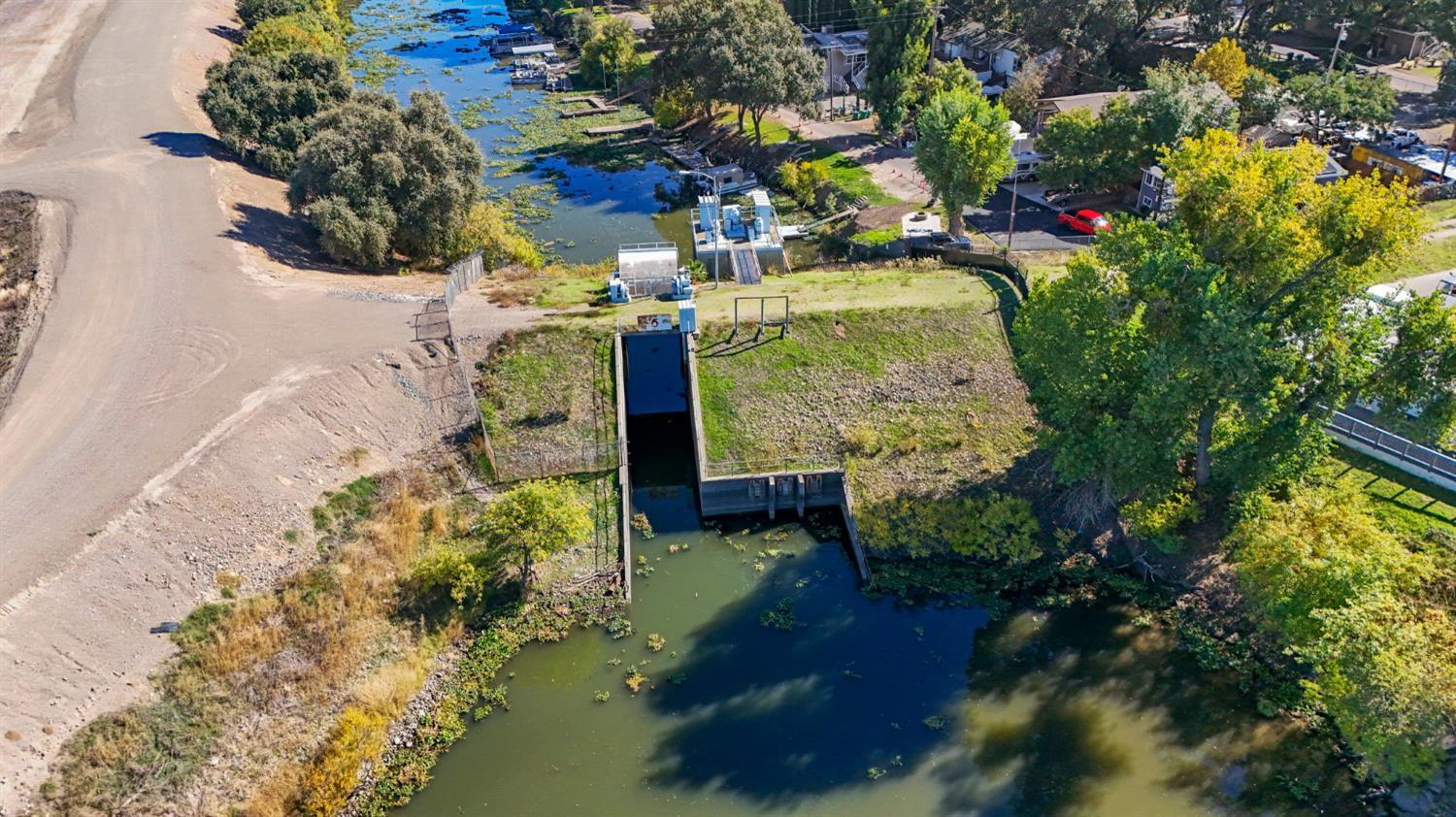 825 Wetherbee Avenue Manteca, CA 95337 - Photo 18 of 22 a view of a garden