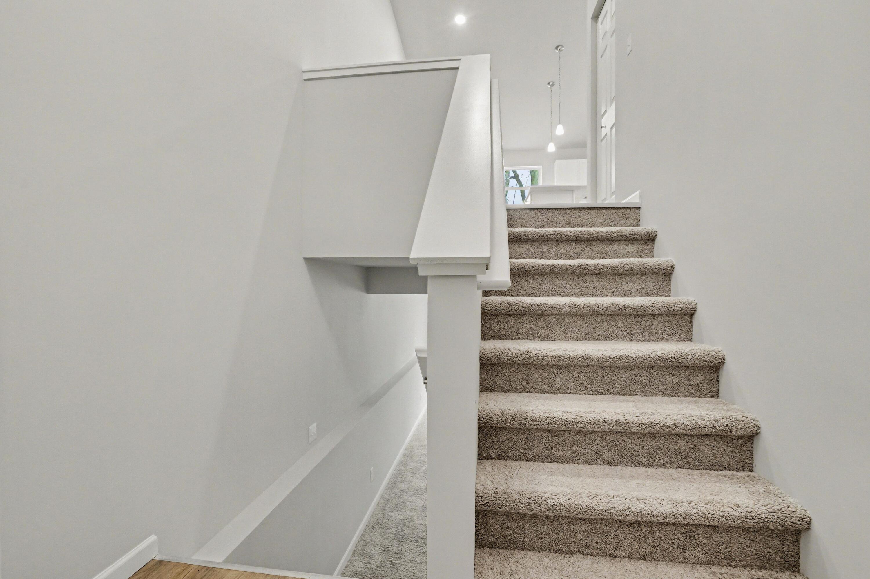71375 Embassy Road Edwardsburg, MI 49112 - Photo 2 of 26 SGN015-i2190-Foyer