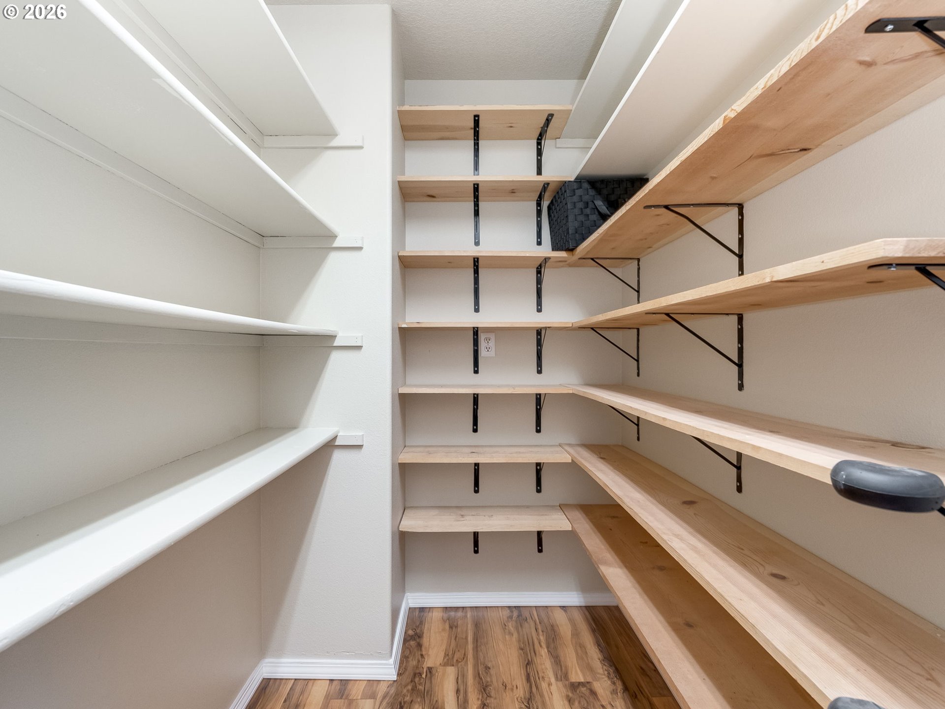 26423 South Beavercreek Road Beavercreek, OR 97004 - Photo 14 of 43 Pantry