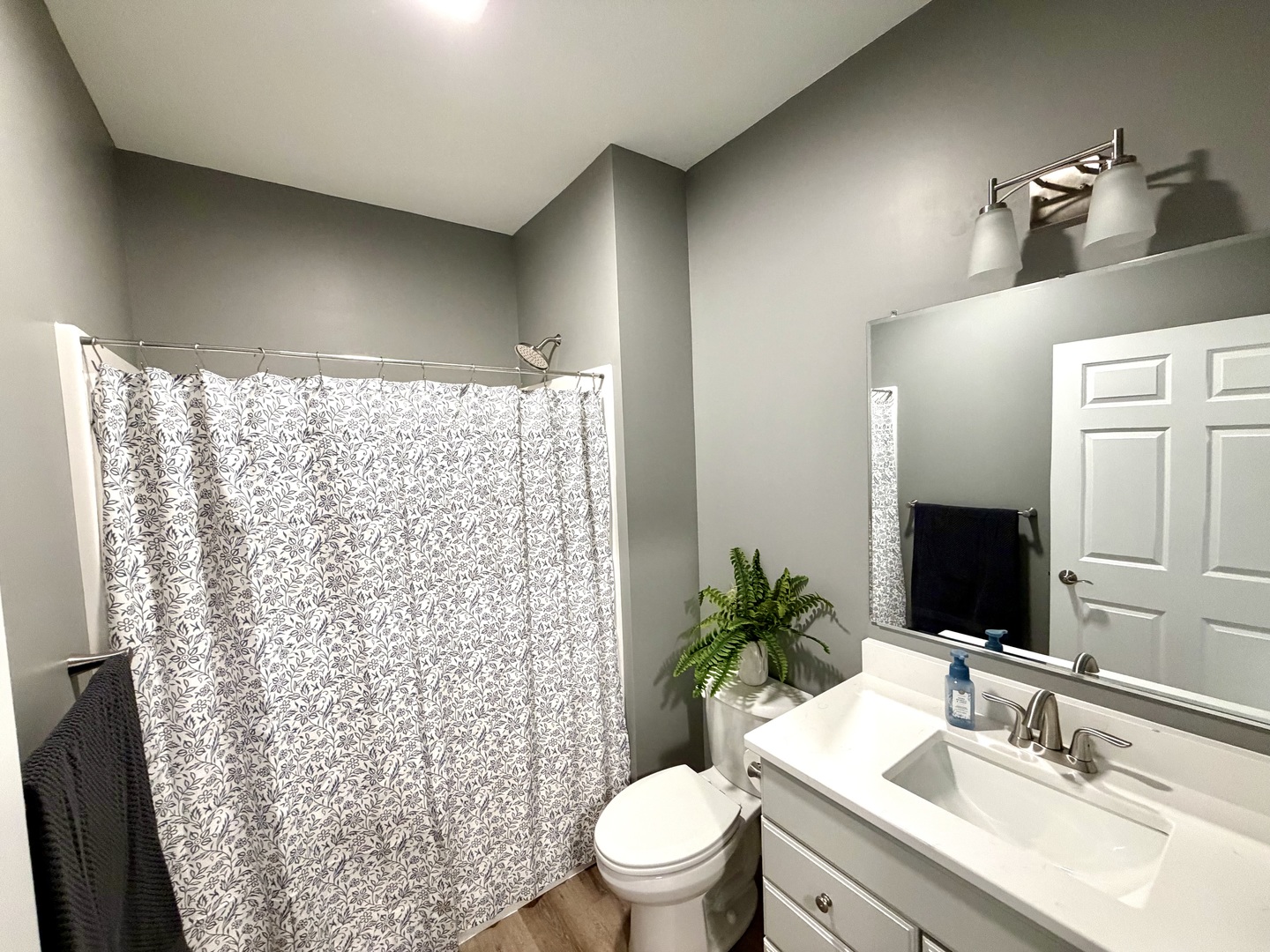 137 Countryview Court Aledo, IL 61231 - Photo 16 of 20 a bathroom with a sink toilet and shower