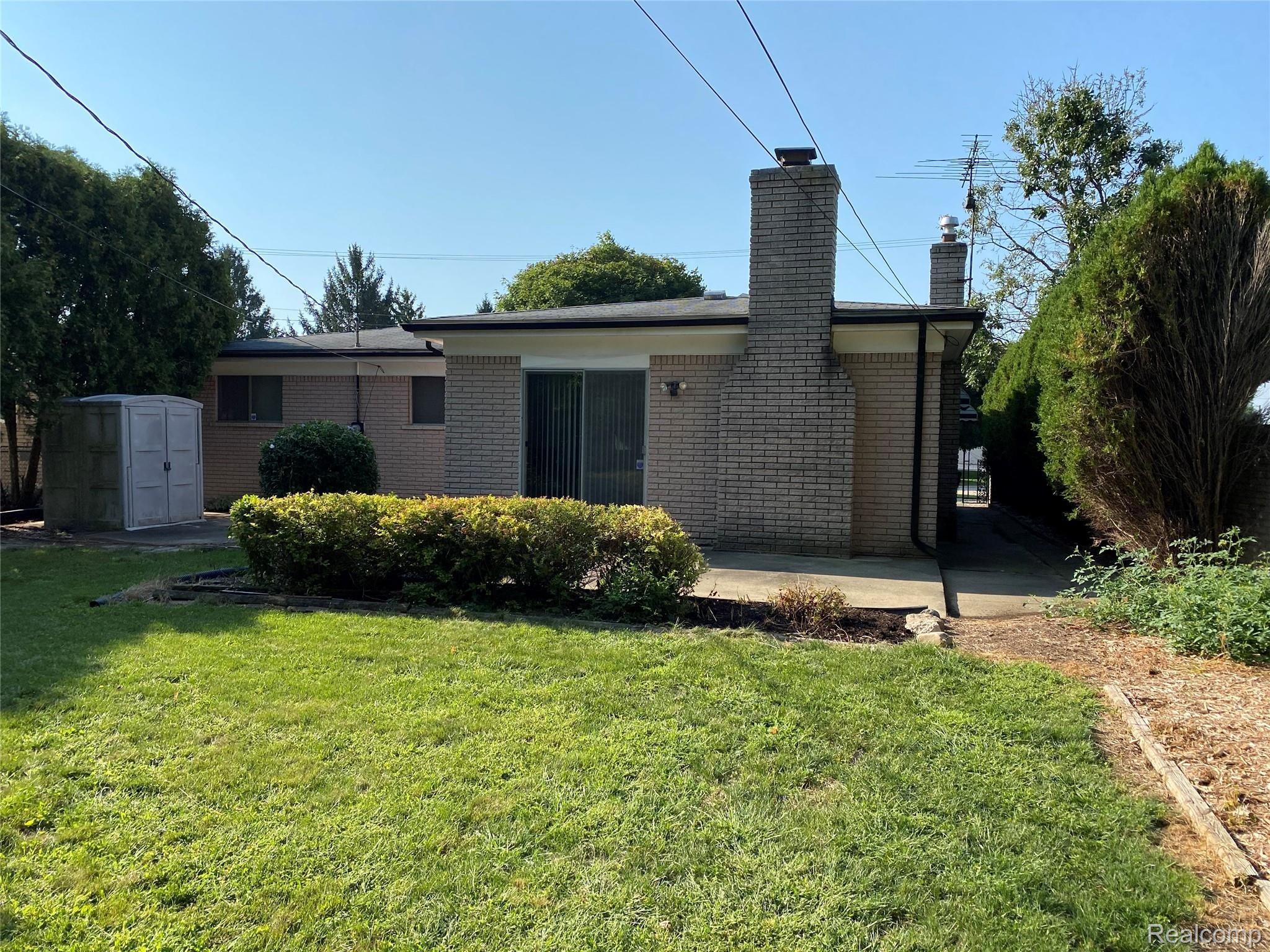 13625 Common Road Warren, MI 48088 - Photo 2 of 17 IMG_0116.jpeg