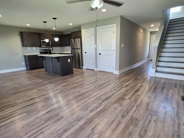 $2,100 | 414 A Oak Street, Clarksville, TN 37042