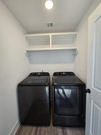 $2,100 | 414 A Oak Street, Clarksville, TN 37042