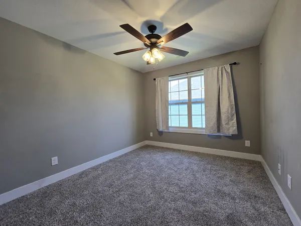 $2,100 | 414 A Oak Street, Clarksville, TN 37042