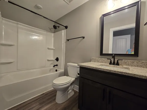 $2,100 | 414 A Oak Street, Clarksville, TN 37042