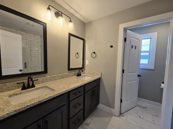 $2,100 | 414 A Oak Street, Clarksville, TN 37042