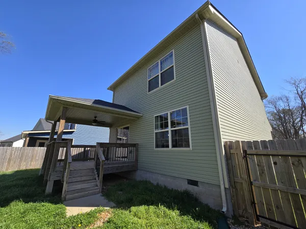 $2,100 | 414 A Oak Street, Clarksville, TN 37042