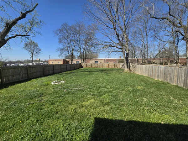 $2,100 | 414 A Oak Street, Clarksville, TN 37042