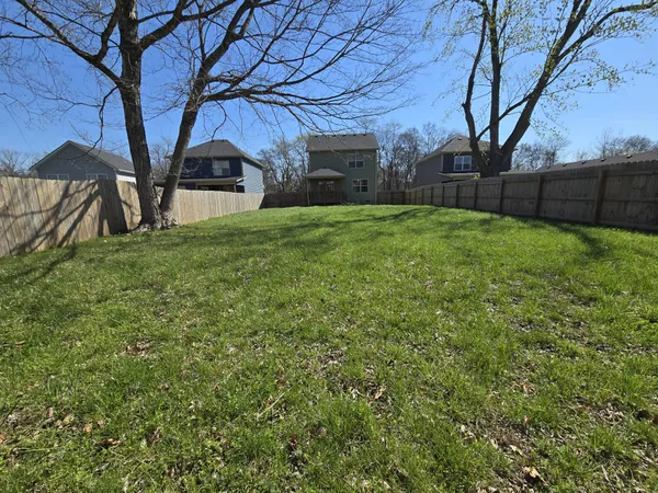 $2,100 | 414 A Oak Street, Clarksville, TN 37042