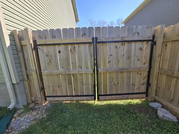 $2,100 | 414 A Oak Street, Clarksville, TN 37042