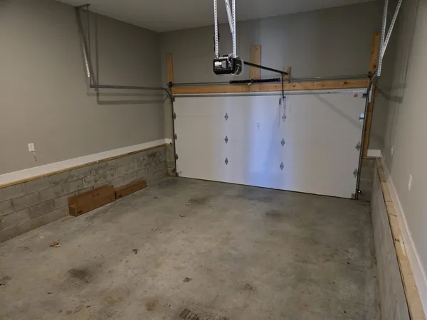 $2,100 | 414 A Oak Street, Clarksville, TN 37042