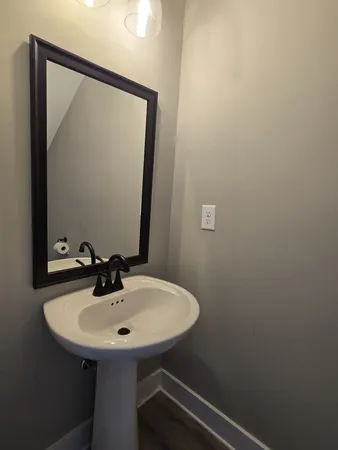 $2,100 | 414 A Oak Street, Clarksville, TN 37042