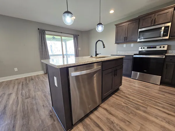 $2,100 | 414 A Oak Street, Clarksville, TN 37042