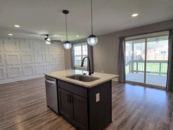 $2,100 | 414 A Oak Street, Clarksville, TN 37042