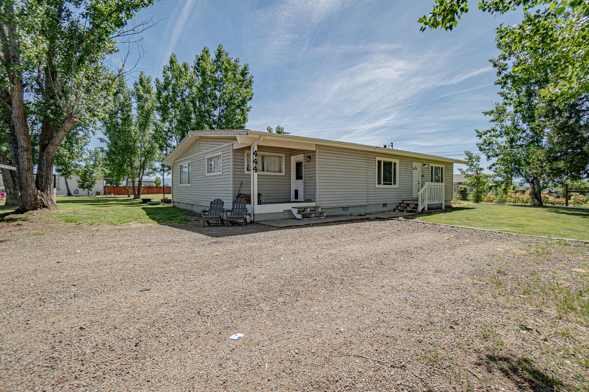444 East Dutton Road Eagle Point, OR 97524 - Photo 2 of 40 Front of Main House