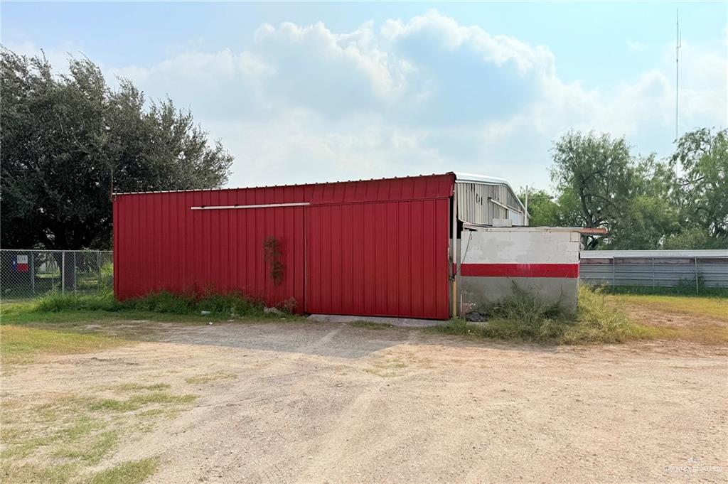 6106 North La Homa Road Mission, TX 78574 - Photo 8 of 10 a view of backyard with green space