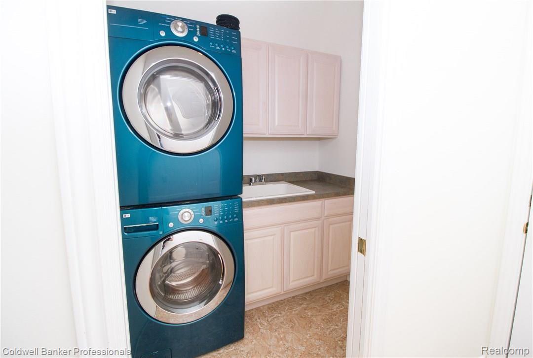 11020 Hensell Road Holly, MI 48442 - Photo 38 of 93 First floor laundry room