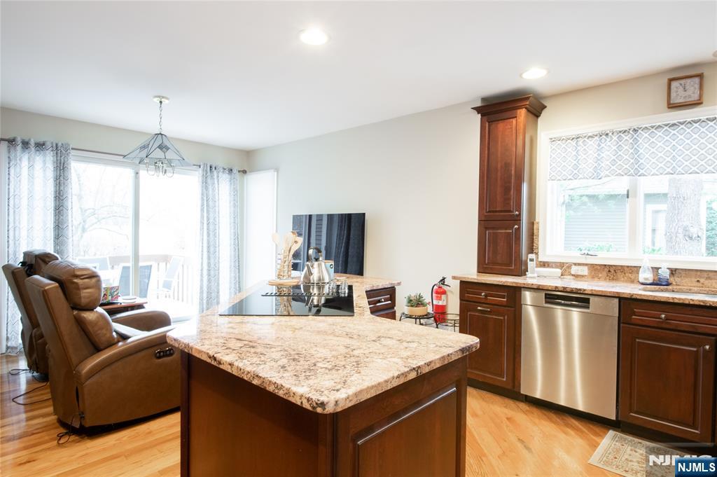 28 Old 4th Drive Oak Ridge, NJ 07438 - Photo 7 of 41