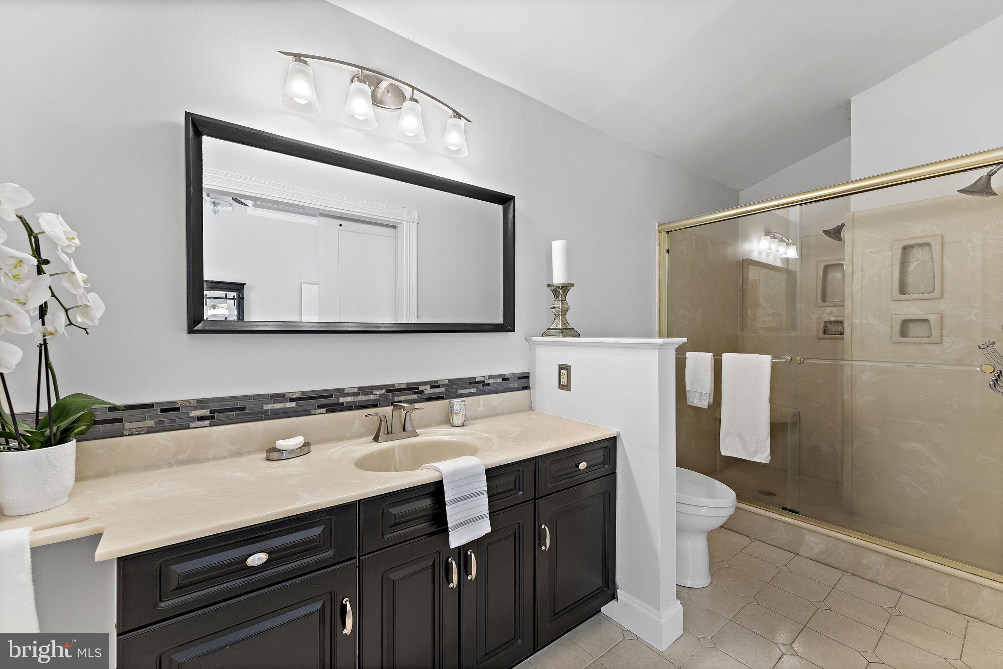 625 Kulp Road Perkiomenville, PA 18074 - Photo 28 of 41 Master Bath