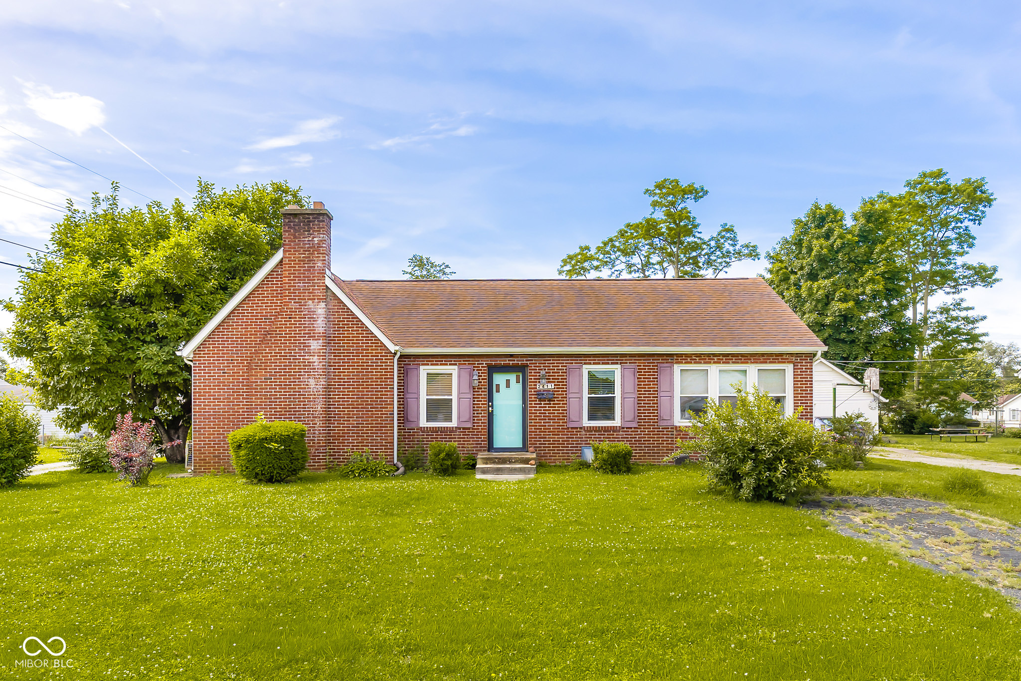 2411 Ohio Avenue Columbus, IN 47201 - Photo 2 of 49