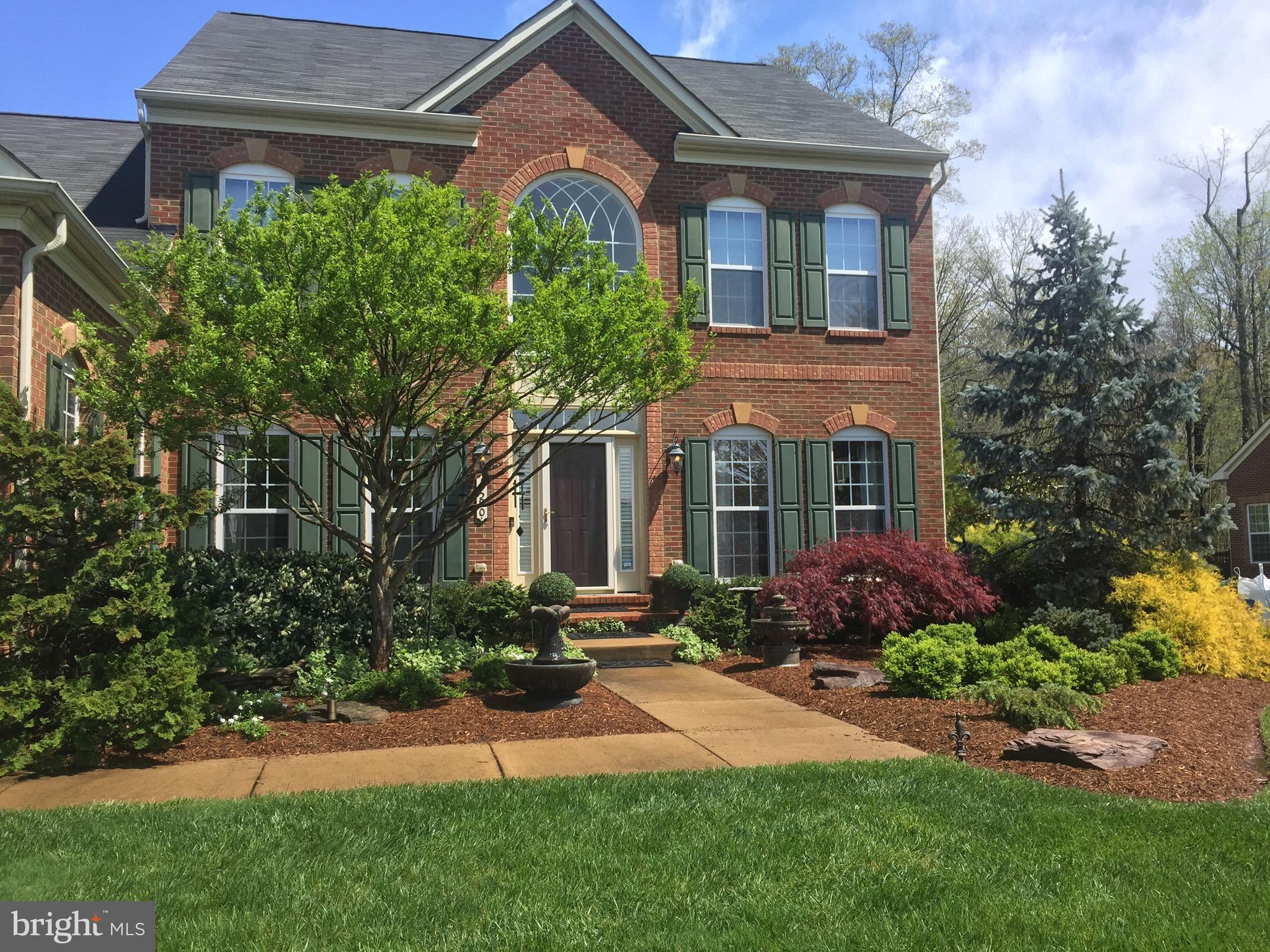 4590 Spring Run Road Warrenton, VA 20187 - Photo 75 of 80 front view of a house with a yard