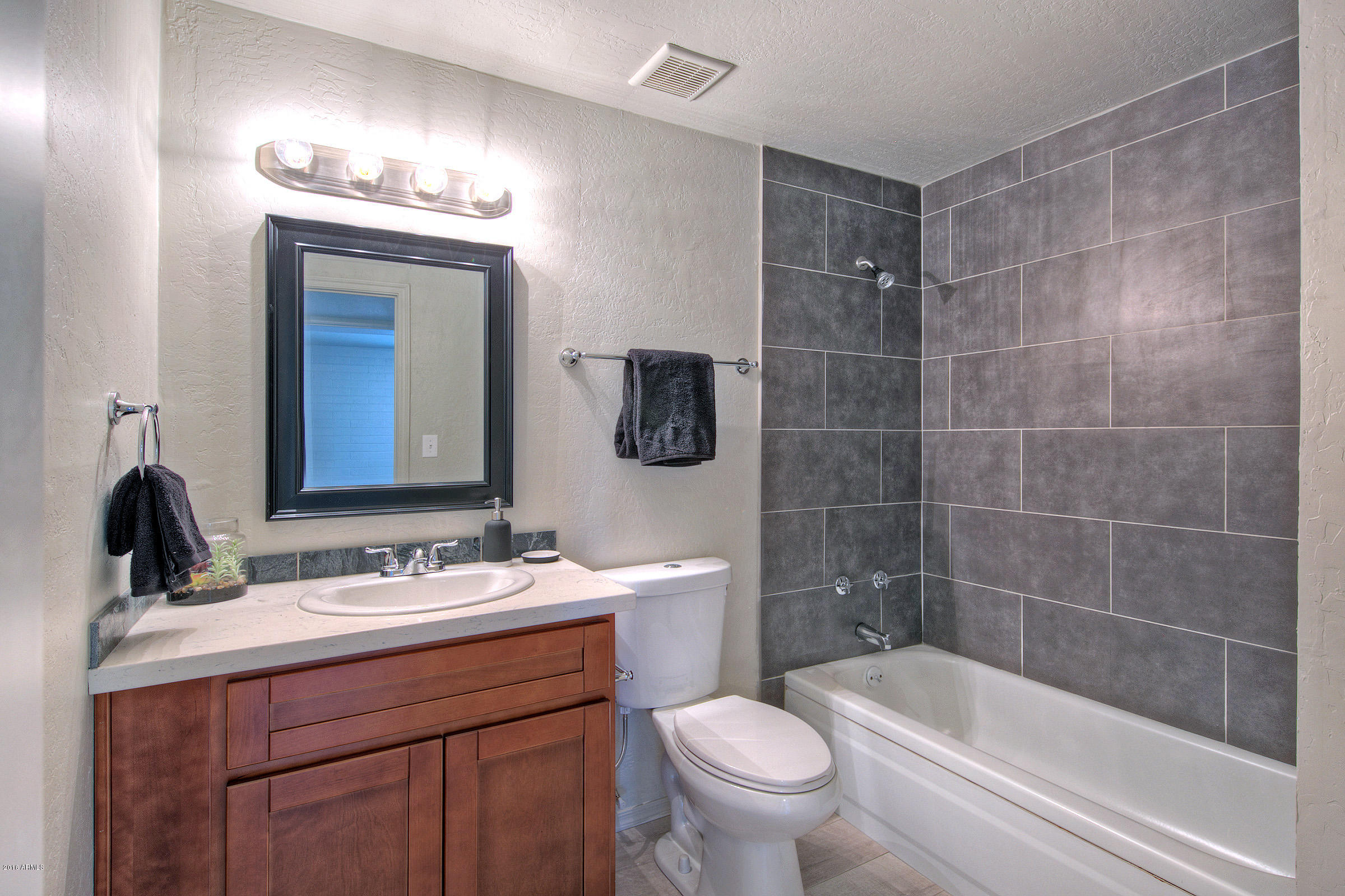 3551 East Hearn Road Phoenix, AZ 85032 - Photo 13 of 25 3551EHearn013