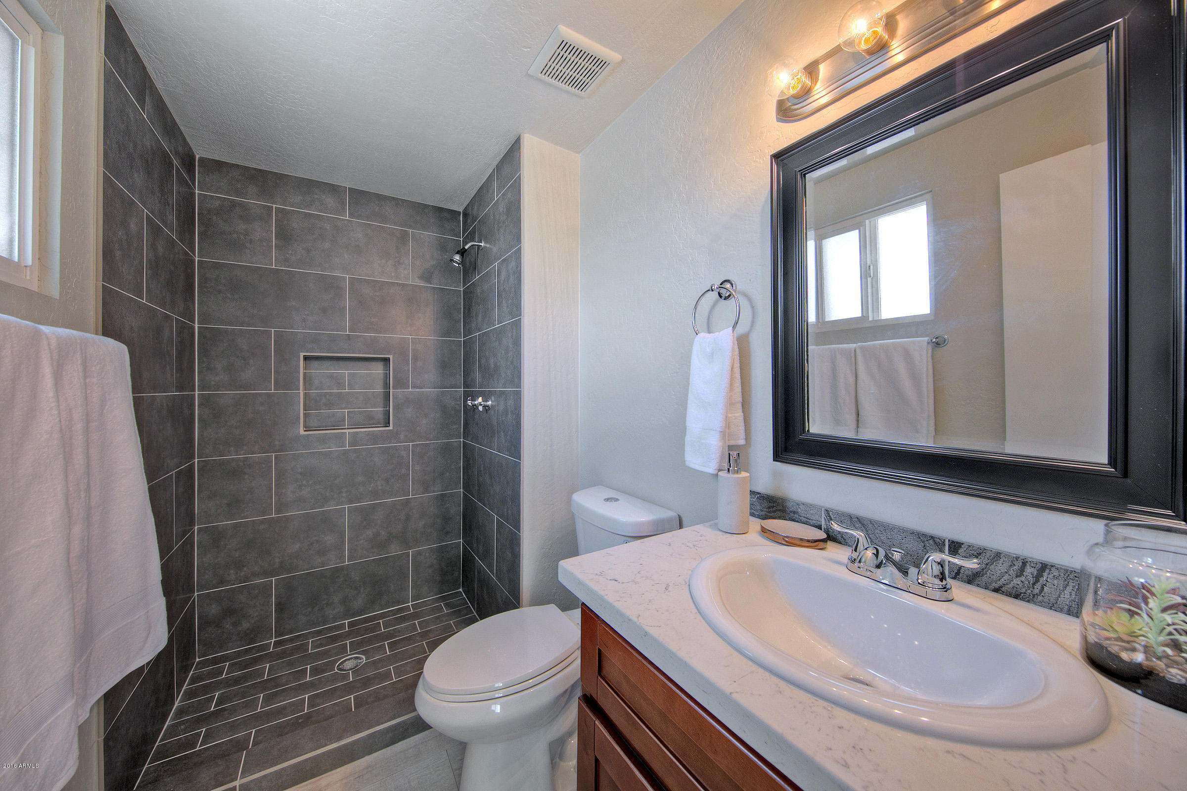 3551 East Hearn Road Phoenix, AZ 85032 - Photo 16 of 25 3551EHearn018