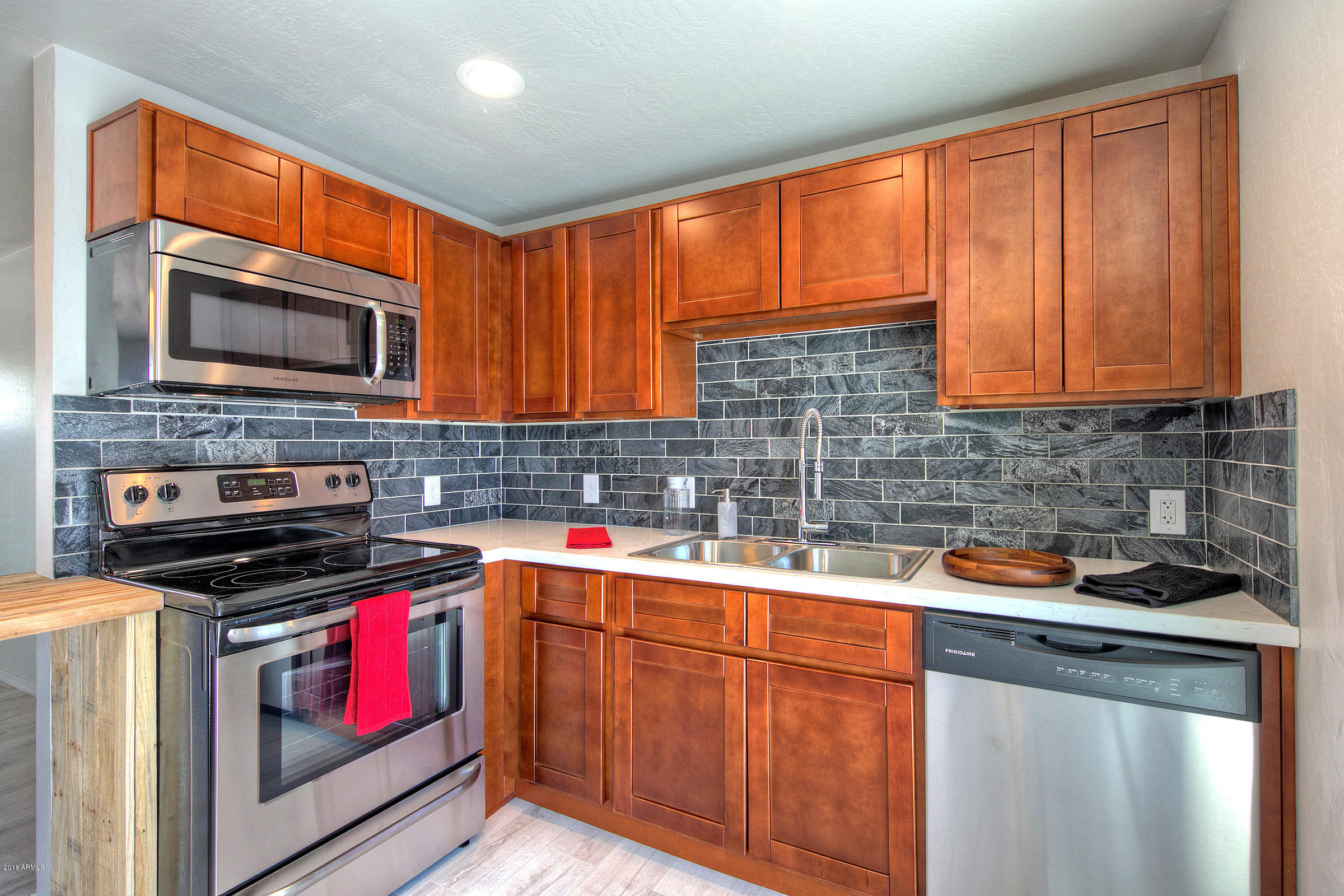 3551 East Hearn Road Phoenix, AZ 85032 - Photo 9 of 25 3551EHearn009