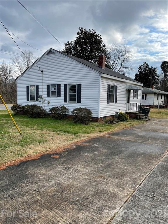 2121 North New Hope Road Gastonia, NC 28054 - Photo 3 of 11 a view of a house with a yard