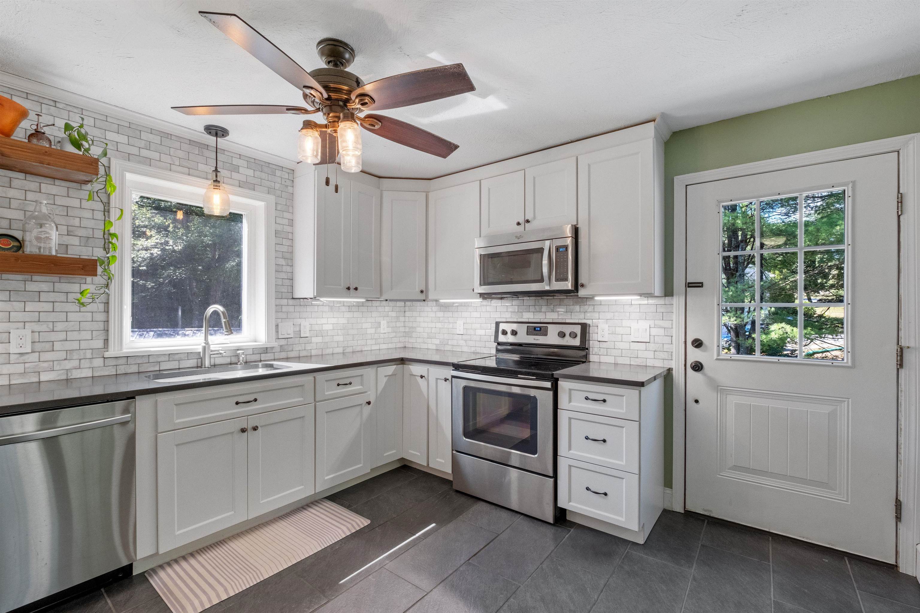 301 Dearborn Road Pembroke, NH 03275 - Photo 12 of 58