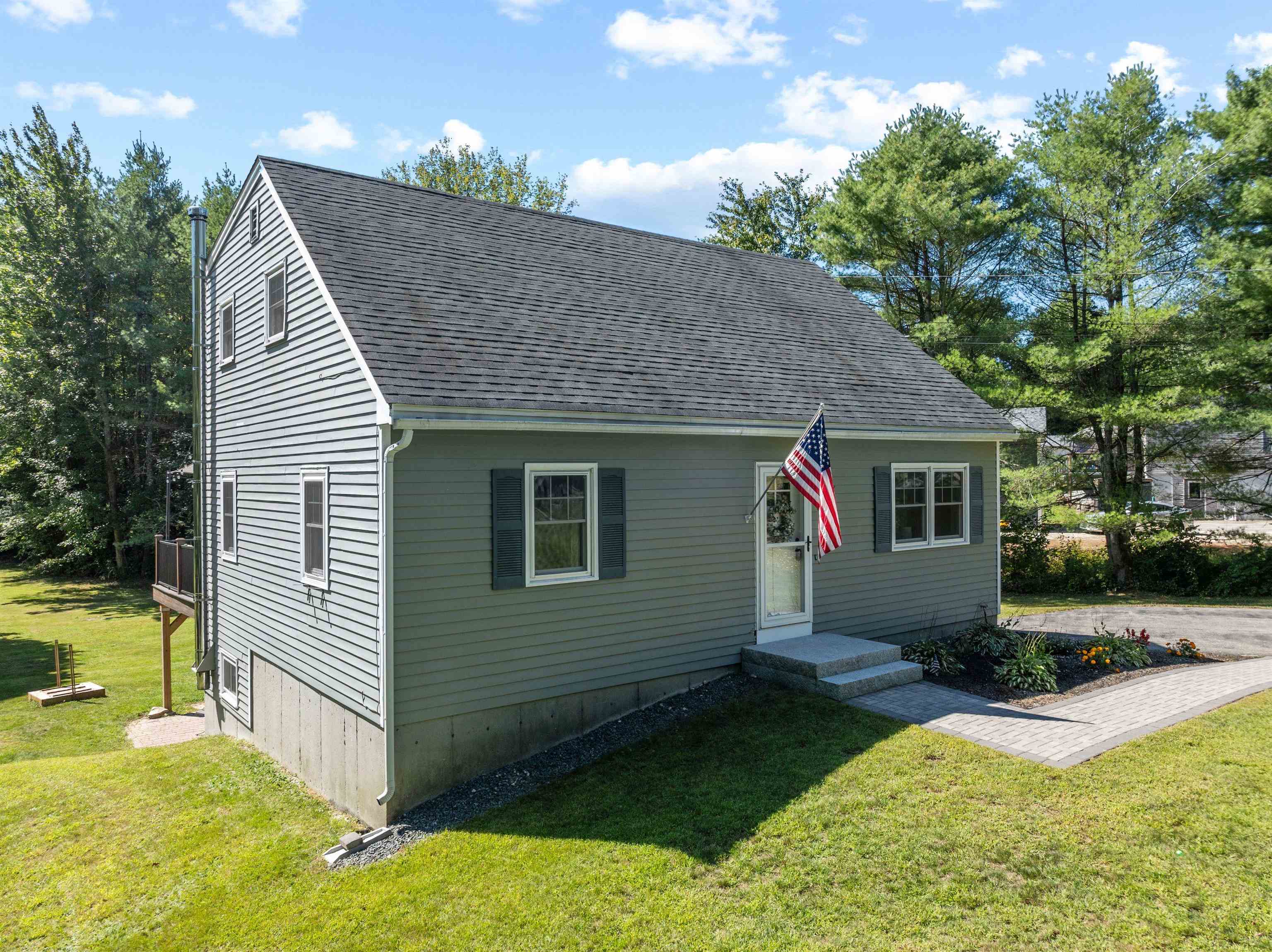 301 Dearborn Road Pembroke, NH 03275 - Photo 2 of 58