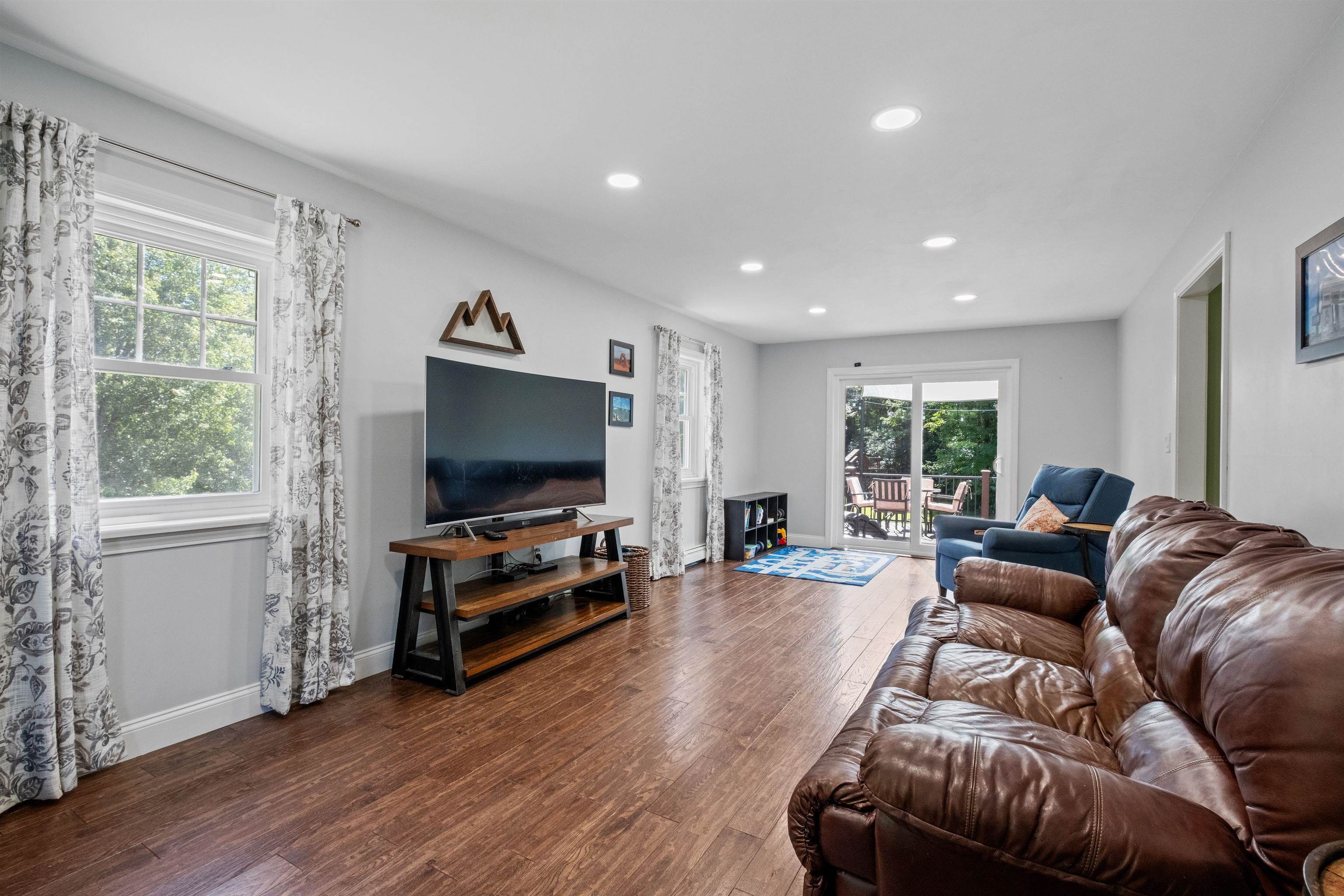 301 Dearborn Road Pembroke, NH 03275 - Photo 21 of 58