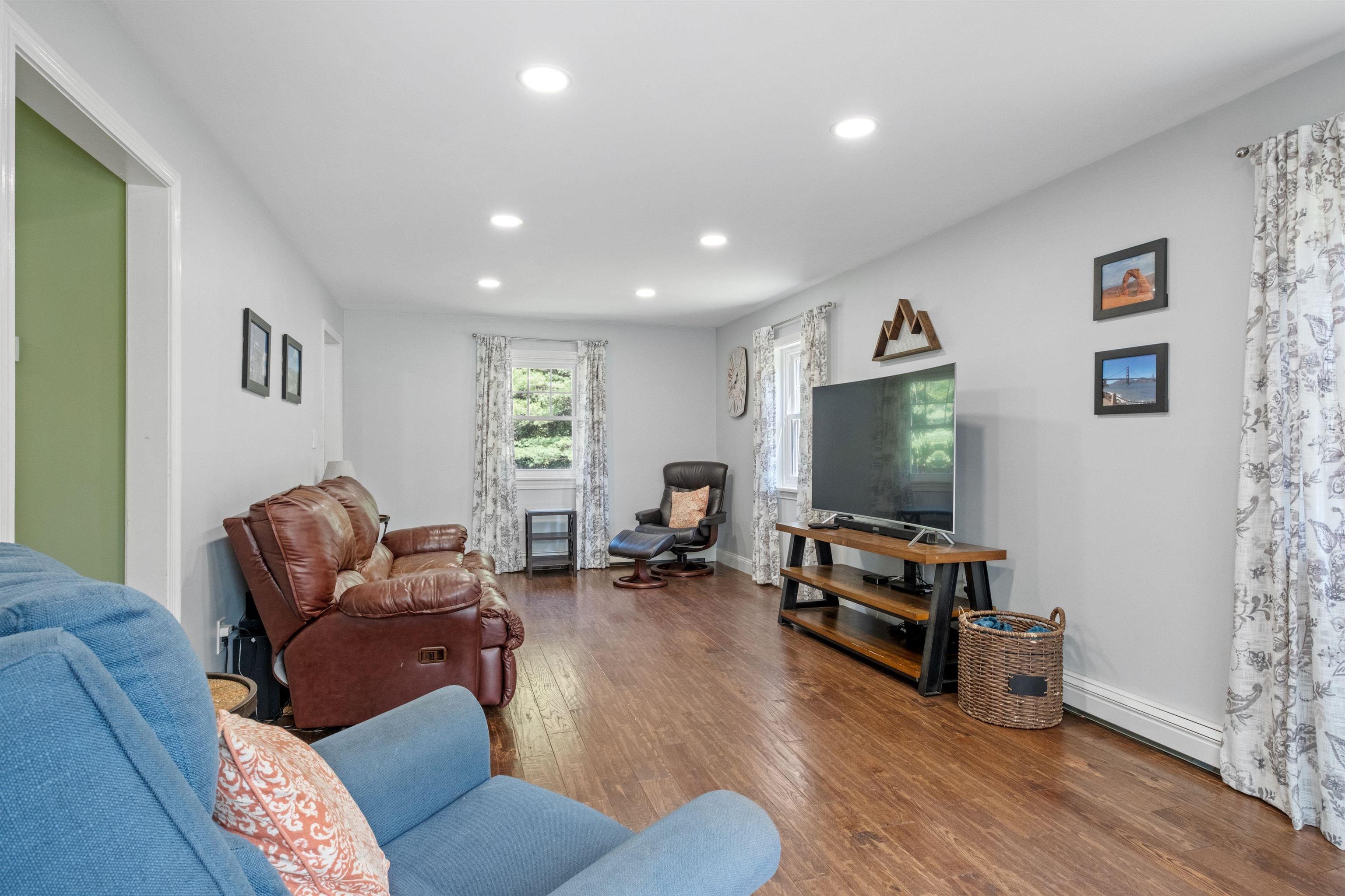 301 Dearborn Road Pembroke, NH 03275 - Photo 25 of 58