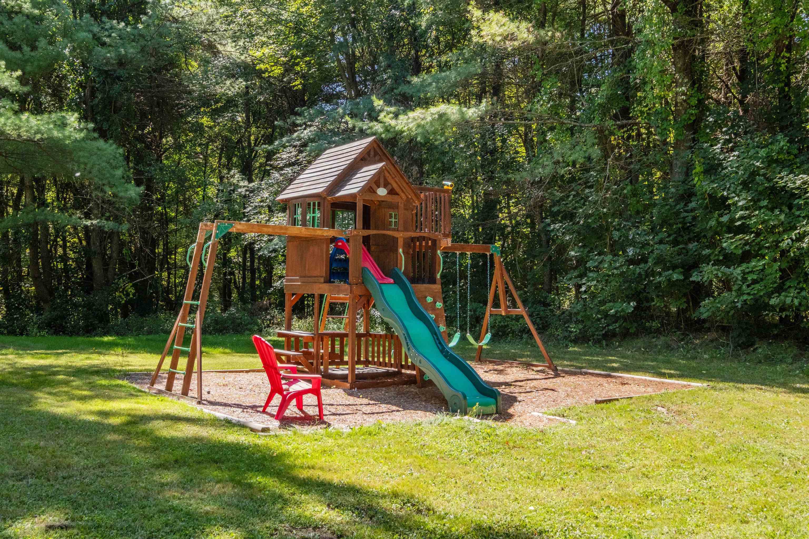 301 Dearborn Road Pembroke, NH 03275 - Photo 3 of 58