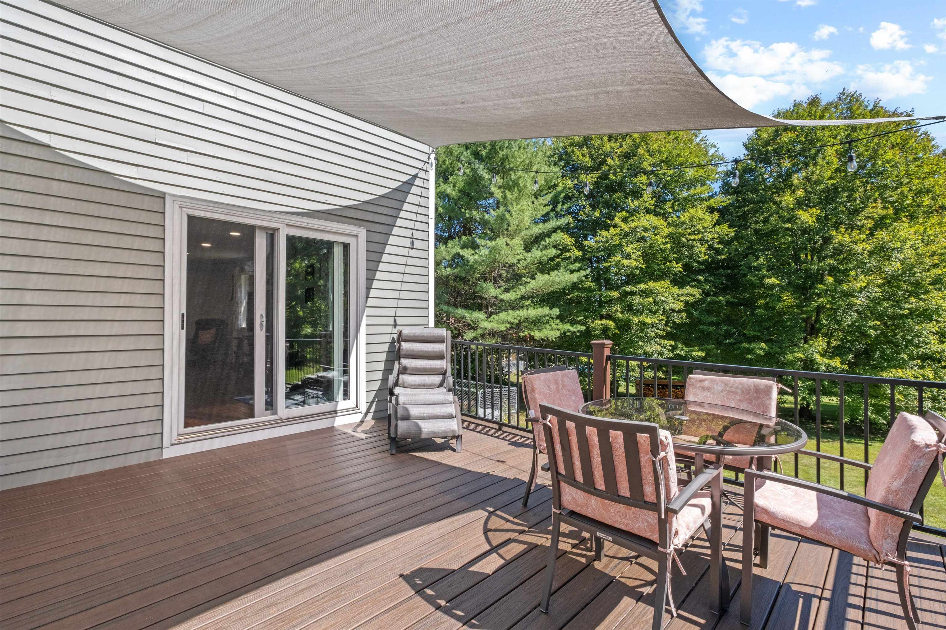 301 Dearborn Road Pembroke, NH 03275 - Photo 7 of 58