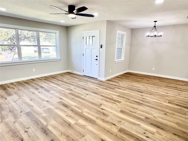 $2,195 | 4955 Odessa Avenue, Fort Worth, TX 76133