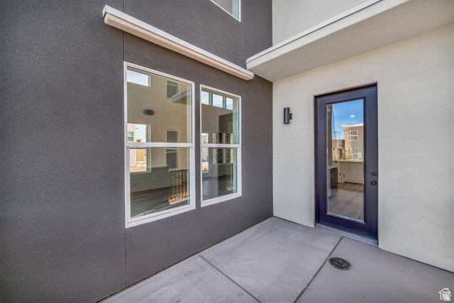 560 Aqua Cove St. George, UT 84790 - Photo 9 of 27 Courtyard off Kitchen
